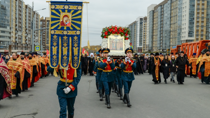 Православные челябинцы прошли крестным ходом по городу