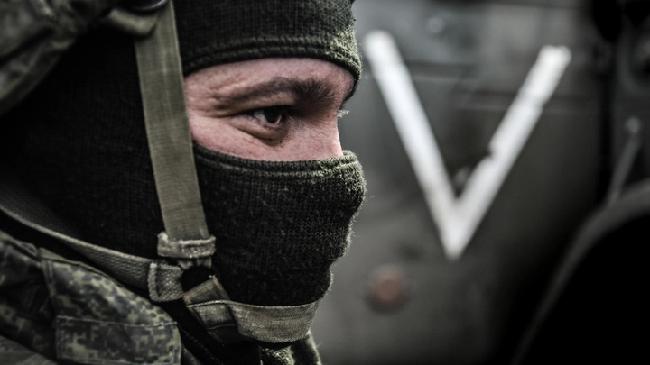 Жители села Заря в ДНР встречали русских военных объятиями