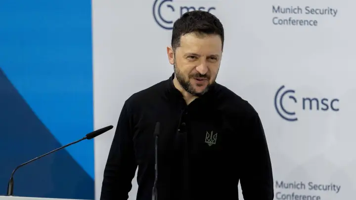 Зеленского не пустили на переговоры. Но он настаивает на своём