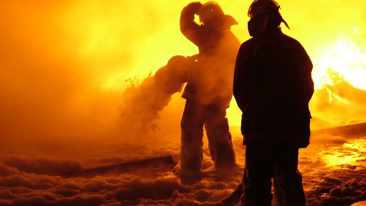 ВСУ ударили по нефтебазе в ДНР. В городе крупный пожар