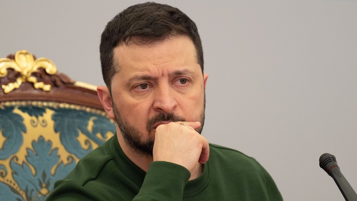 Зеленского хотят выставить сумасшедшим: Депутат Рады намекнул на переворот в Киеве