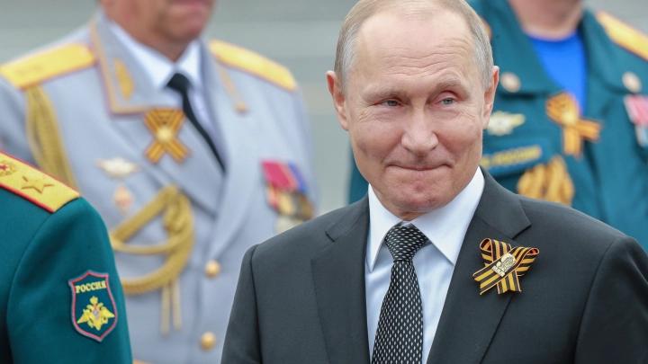 Путин дал ироничный ответ на угрозы Европы: Так её давно на место не ставили. В Сербии впечатлены