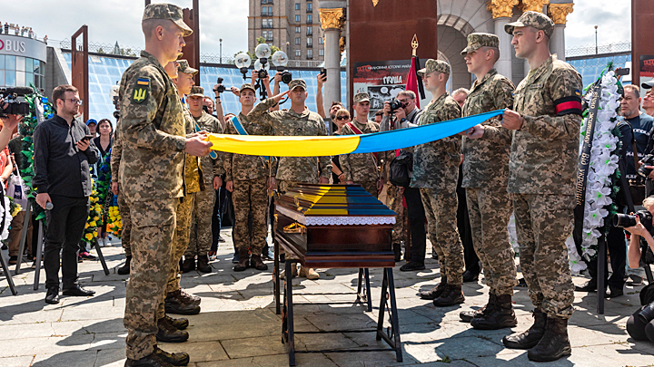 700 тысяч украинцев – на мясо: Зеленский добивает страну