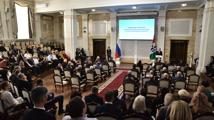 Губернатор Андрей Травников поручил развивать спортивные федерации в районах области