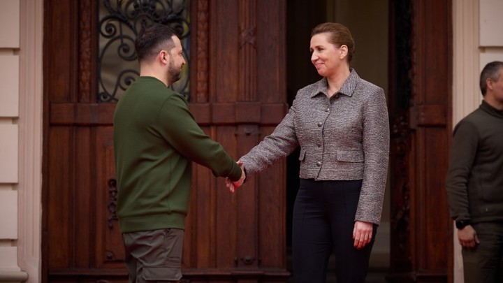 Евротур человека в хаки продолжается: Нагрянул в Албанию