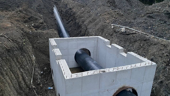 Жители Южного района Новороссийска третьи сутки мучаются без воды