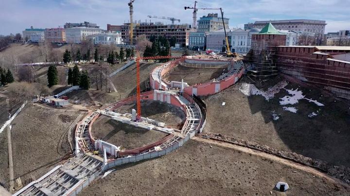 На 65% выполнена реконструкция Чкаловской лестницы