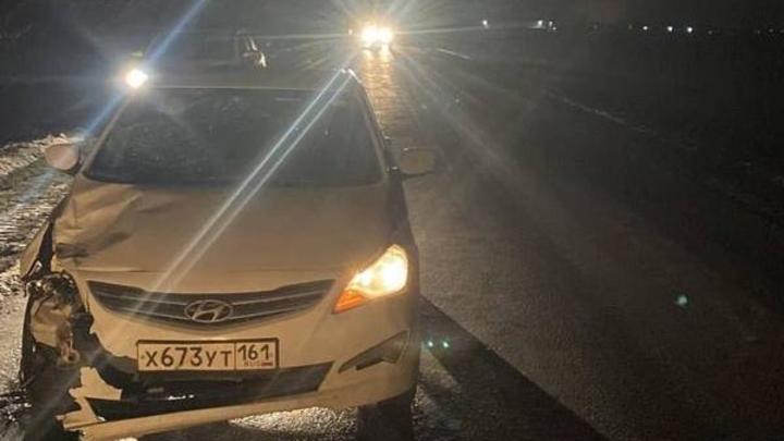 В Ростовской области на трассе женщина-автомобилист сбила мужчину в темной одежде