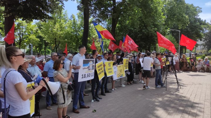 Акция протеста в Кишиневе: оппозиция потребовала от власти уйти в отставку
