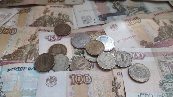 Большинство граждан России научились копить деньги и не тратить лишнее