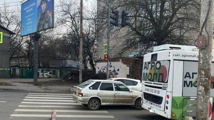 В Ростове-на-Дону пассажирский автобус сбил 16-летнего парня на зебре