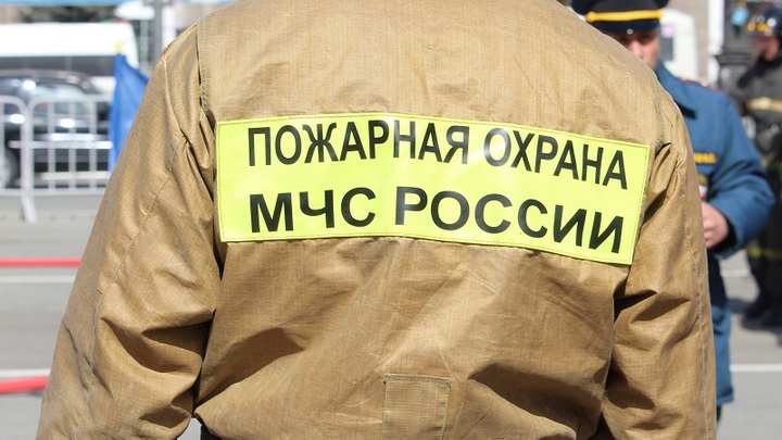 В Ростовской области пожар в крупном супермаркете тушили всю ночь