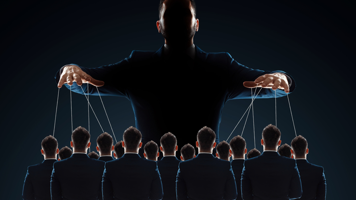 Старики в России стали мишенью. Технология работает через слово – мы