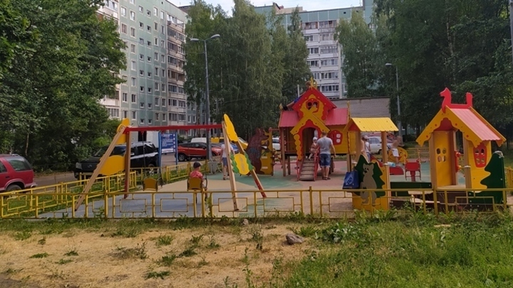В Кемерове 7-летняя девочка пропала с детской площадки