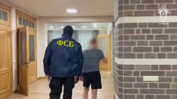 При обыске у начальника Западно-Сибирской железной дороги изъяли пачки денег и оружие