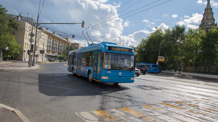 В Новосибирске троллейбусы развезут жителей после богослужения в Пасху