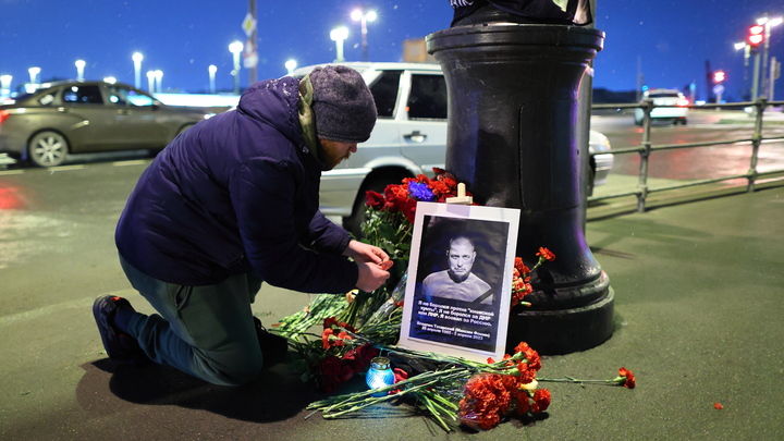 Медведев призвал граждан России сообщать о поступающем из Украины финансировании