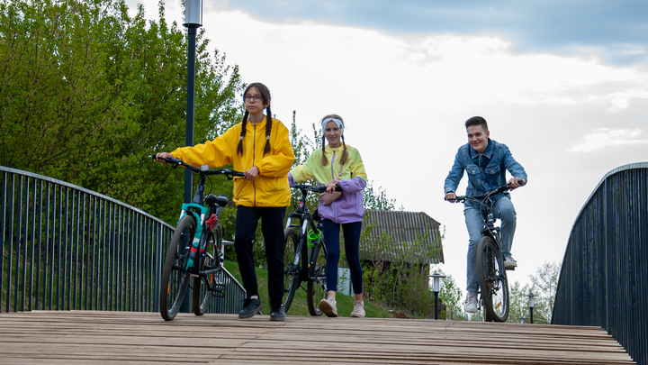 На крики не прибежал никто: 25-летний парень похитил 12-летнюю школьницу прямо на глазах у друзей