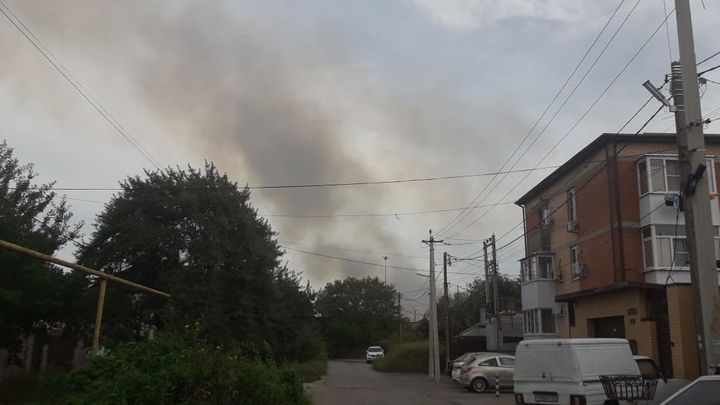 Под Ростовом потушили ландшафтный пожар. Но на северо-западе региона борьба с огнём продолжается