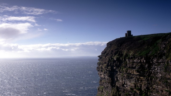 Ирландцы бастуют против украинских беженцев. Но особенно их беспокоит одна категория украинцев