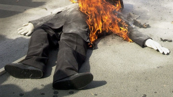 В Москве 14-летний школьник облил друга бензином и поджег его