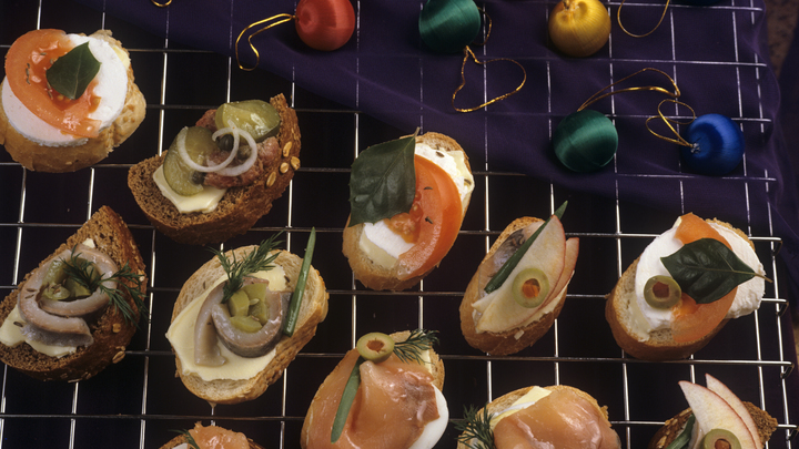 Рецепт из 1990-х для голодной компании: Хватит одной банки консервов