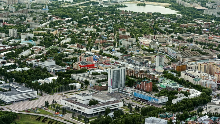 Испытания трубы прошли нормально: В Ульяновске из-под земли бьёт фонтан