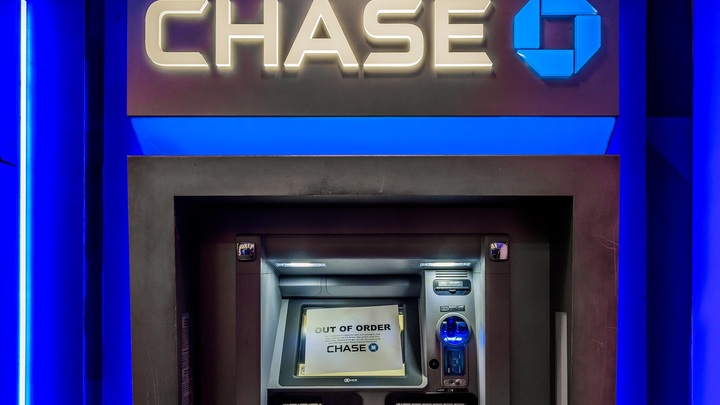 В крупнейшем банке США нет денег, американцы в истерике: Сорри, проблема, звоните в банк!
