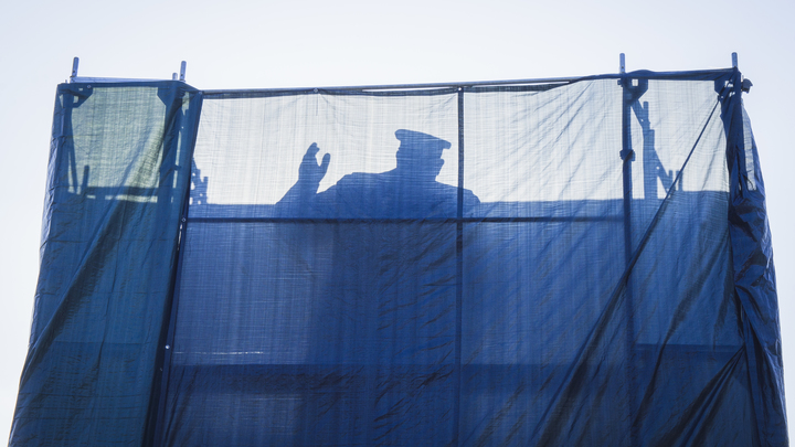 Отравить за снос памятника Коневу? Respekt указал на русский след. Песков - на утку