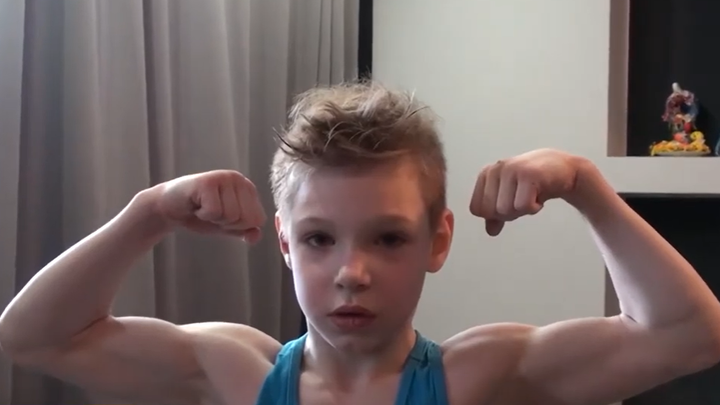 И медаль олимпийскую для России выиграть!: Отец рассказал о планах 8-летнего уральского рекордсмена