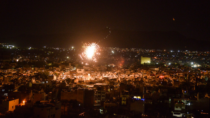 А если ещё марганцовки добавить...: Мамкиным фонарщикам наверху приготовили сюрприз