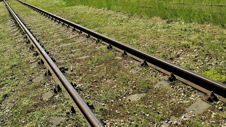 В Краснодаре электричка насмерть сбила 12-летнюю девочку