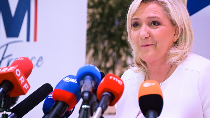 Марин Ле Пен засмеялась на вопрос о Крыме: Нет, что вы!