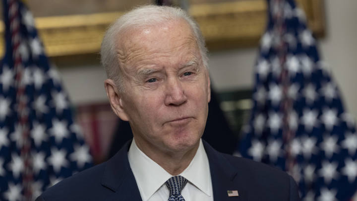 Байдена призвали ложиться на рельсы: Мир откровенно высказался по поводу доллара