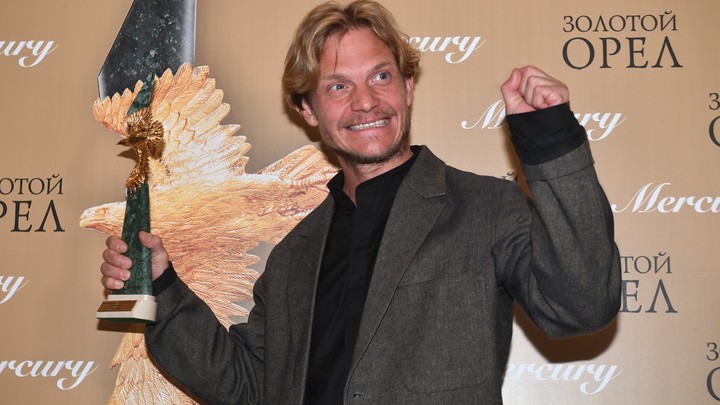 На актёра сериала о петербургской рок-группе завели два уголовных дела