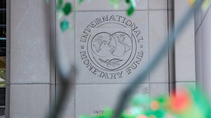 МВФ отложил планы о консультациях с Россией на неопределенный срок