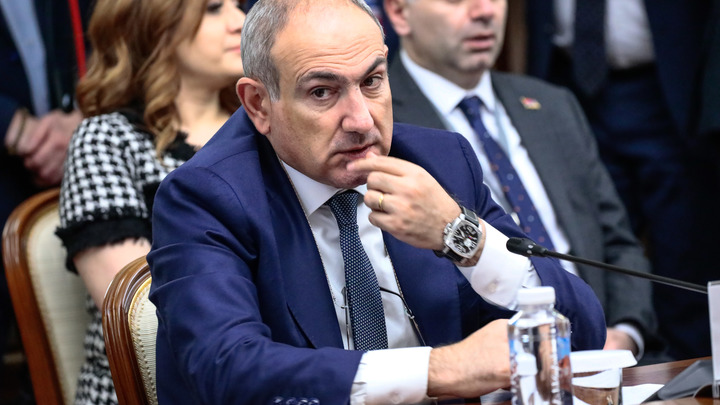 Щелчок по носу Пашиняна? После скандала с Лукашенко провести задержание не удалось