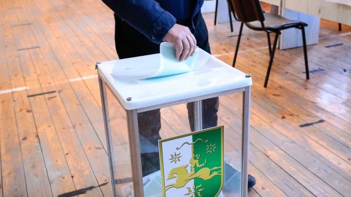 Новый президент Абхазии определён: Бадра Гунба одержал победу на выборах