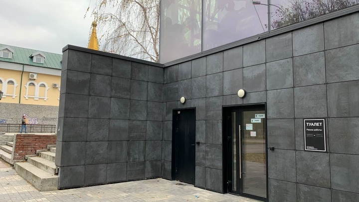 Туалет в Нарымском сквере стал платным по решению мэрии Новосибирска
