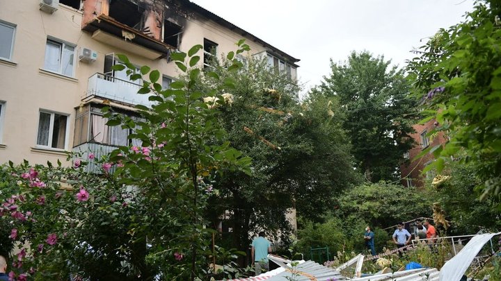 На улице Орджоникидзе в Краснодаре, где после взрыва произошёл пожар, ввели локальный режим ЧС