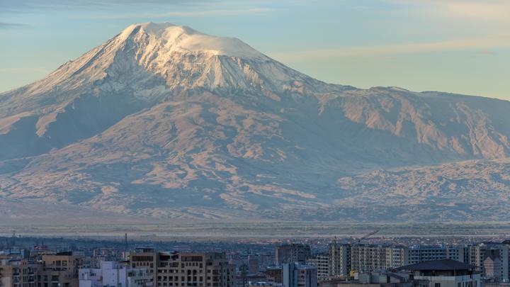 Пашиняну бросили спасительную соломинку? В Ереване приземлилось несколько самолётов с наличкой