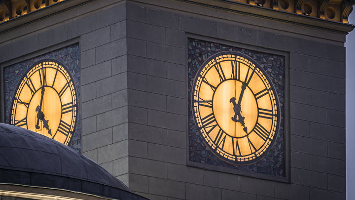 Украинского депутата и олигарха задержали на границе с Польшей. А виноваты часы