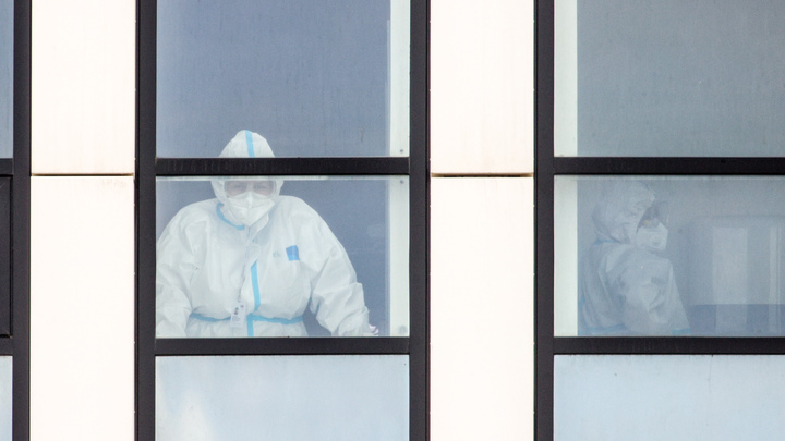 В отделении Свердловского онкоцентра из-за пациента с COVID-19 остановлена плановая госпитализация