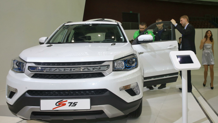 В России осенью начнутся продажи 60 новых моделей авто: 20 станут хитами