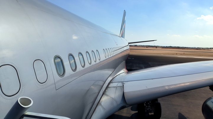 Пассажирка American Airlines не смогла пережить полет, лайнеру пришлось срочно менять курс