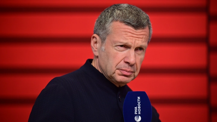 Соловьёв дал совет французам на Красной площади: Проснитесь