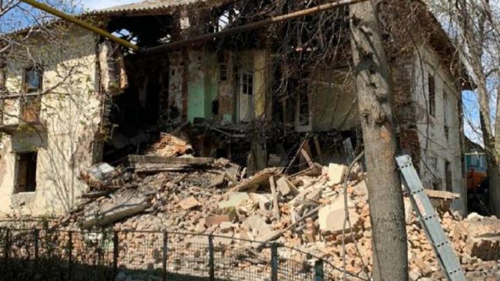 В Самаре обрушилась очередная стена ветхого дома