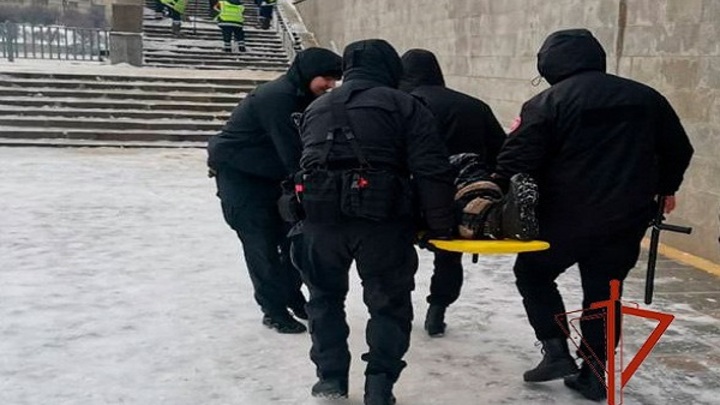 Иностранец отморозил ноги, когда решил перейти Москву-реку