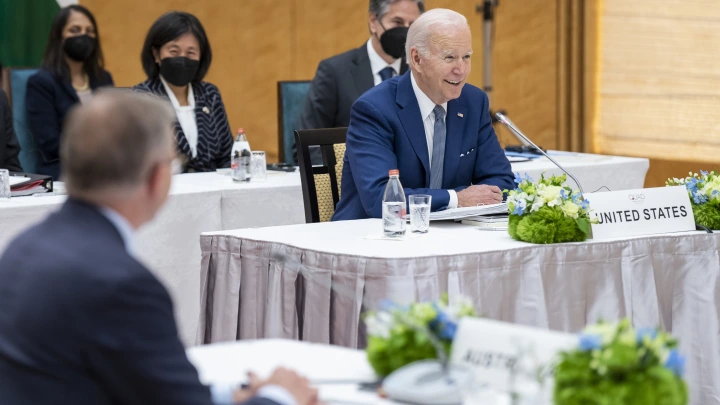 Байден не может зарабатывать на президентском прошлом из-за непопулярности — WSJ