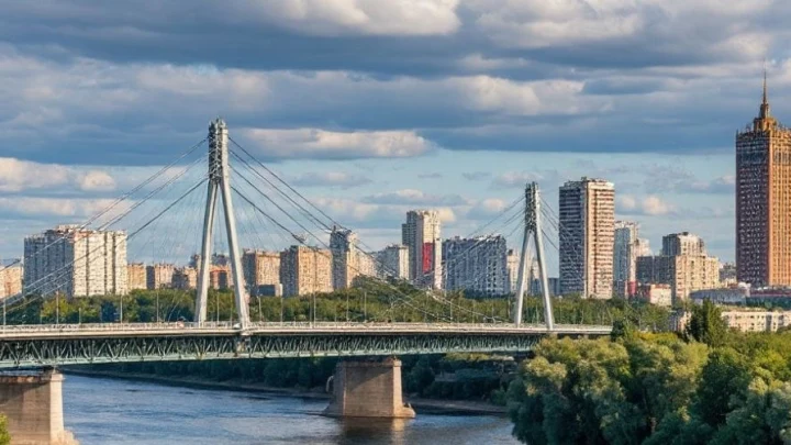 В Киеве отремонтировали повреждённый дроном Северный мост: заторы остались